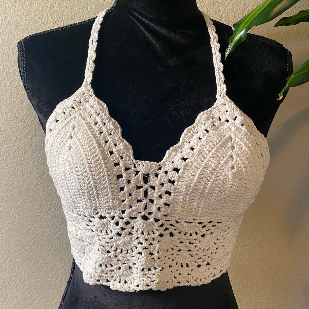 NEW White Crochet Tie Halter Top NWOT - Picture 2 of 7